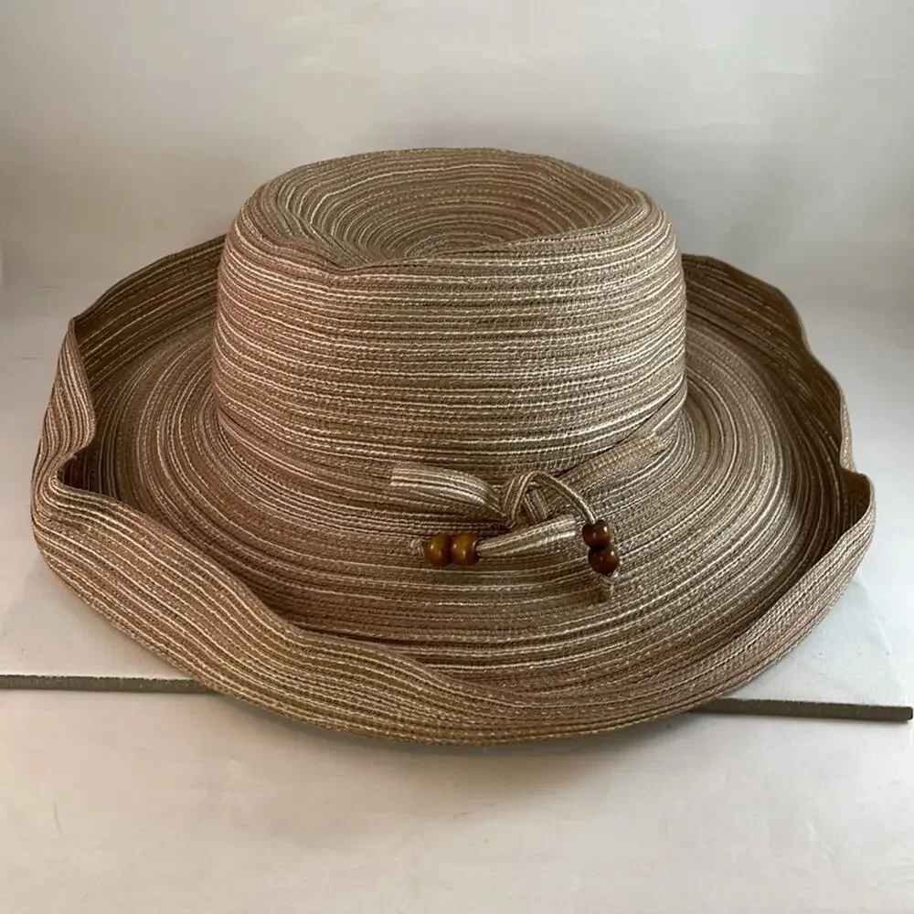 August brown and tan woven sun hat Preowned